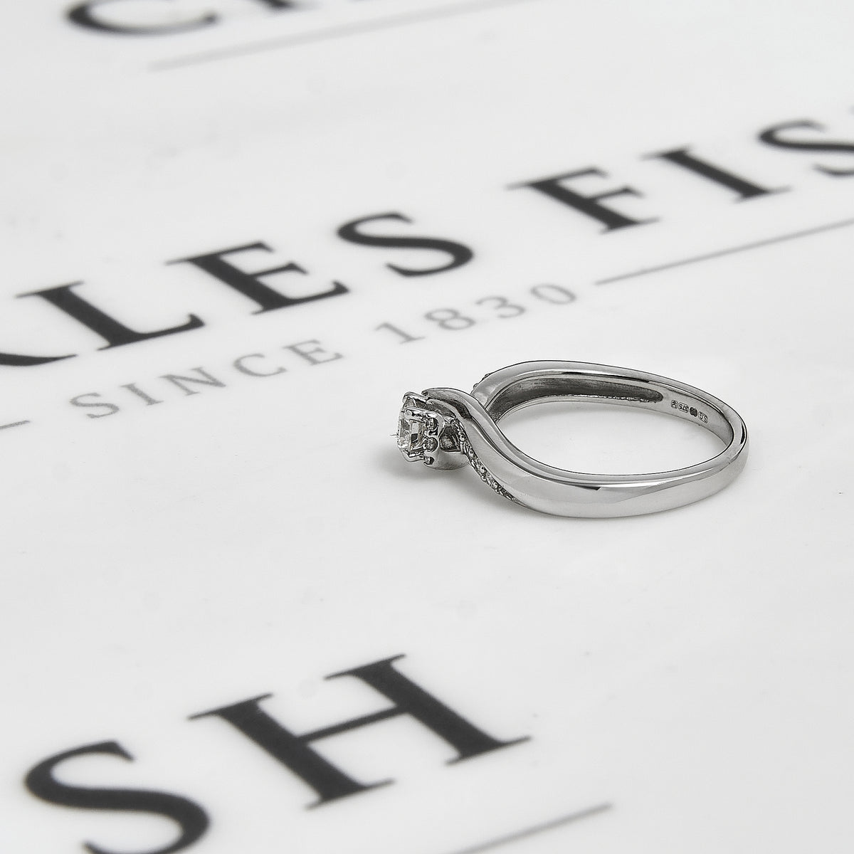Pre-Owned 9ct White Gold Diamond Ring & Diamond Shoulders
