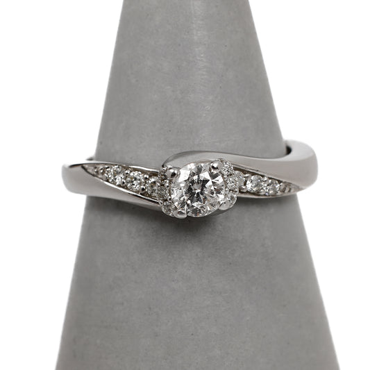 Pre-Owned 9ct White Gold Diamond Ring & Diamond Shoulders