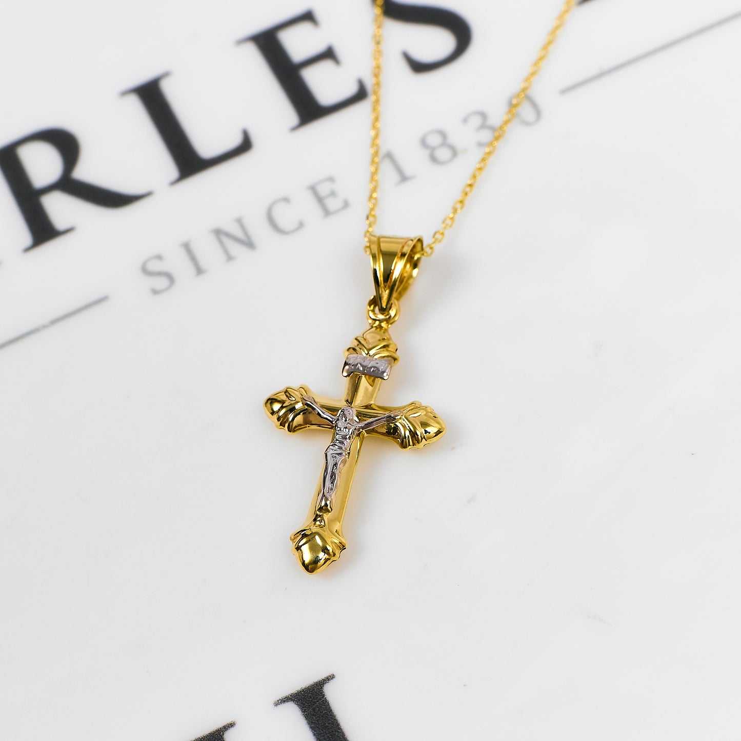 Pre-Owned 14ct Gold 2 Tone Crucifix Pendant & Chain 17 Inch