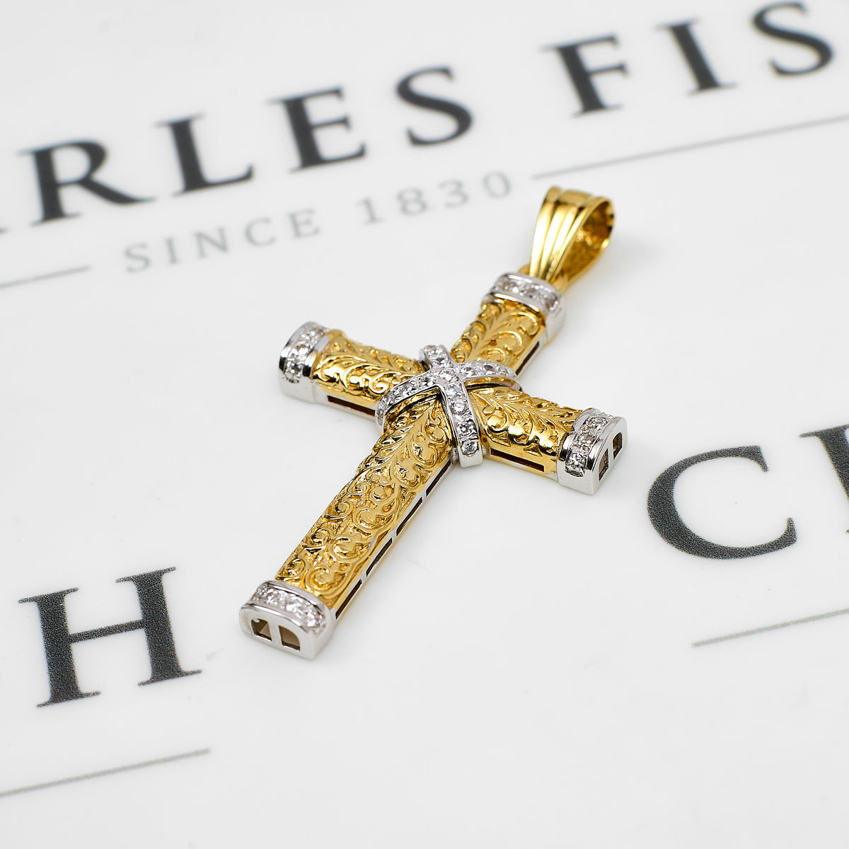 Pre-Owned 9ct Gold CZ Patterned Cross Pendant