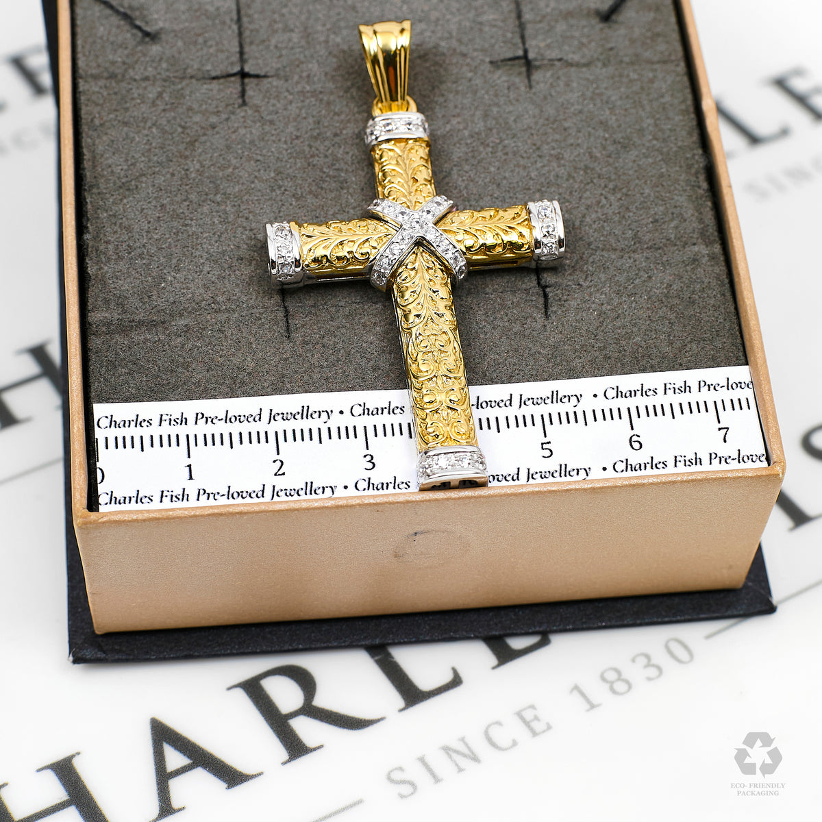 Pre-Owned 9ct Gold CZ Patterned Cross Pendant
