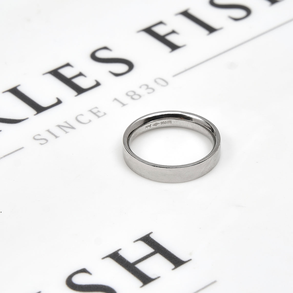 Pre-Owned Mens Platinum Wedding Band Ring Size U