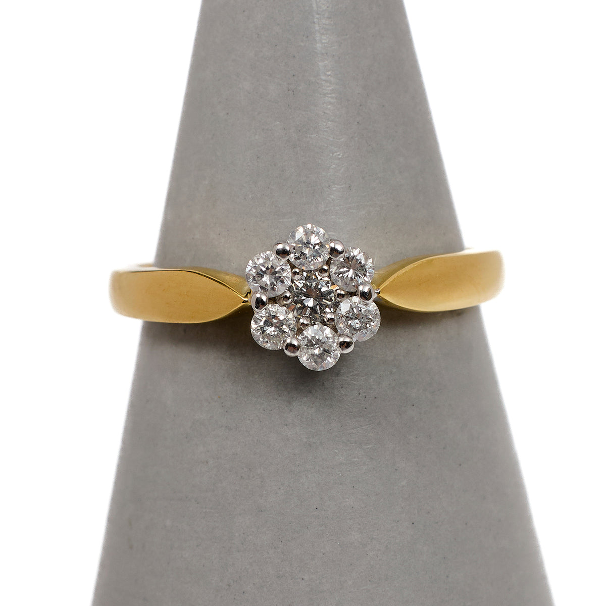 Pre-Owned 18ct Gold Diamond Cluster Ring Size N