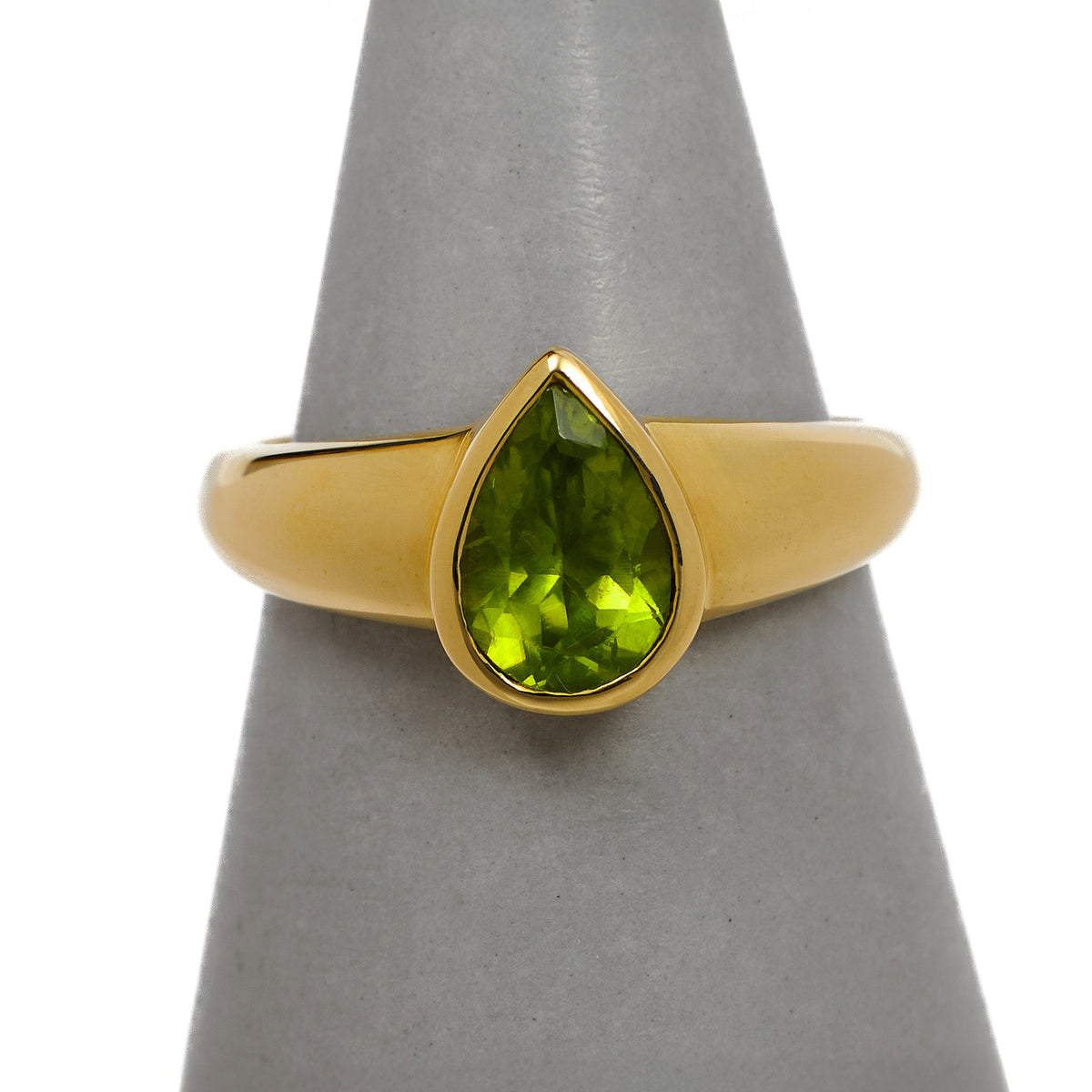 Pre-Owned 9ct Gold Pear Shaped Peridot Ring Size N