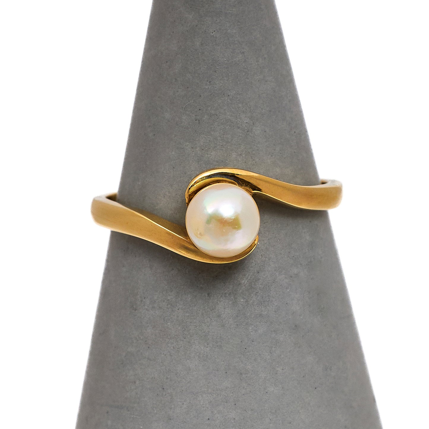 Pre-Owned 9ct Gold Cultured Pearl Ring Size J