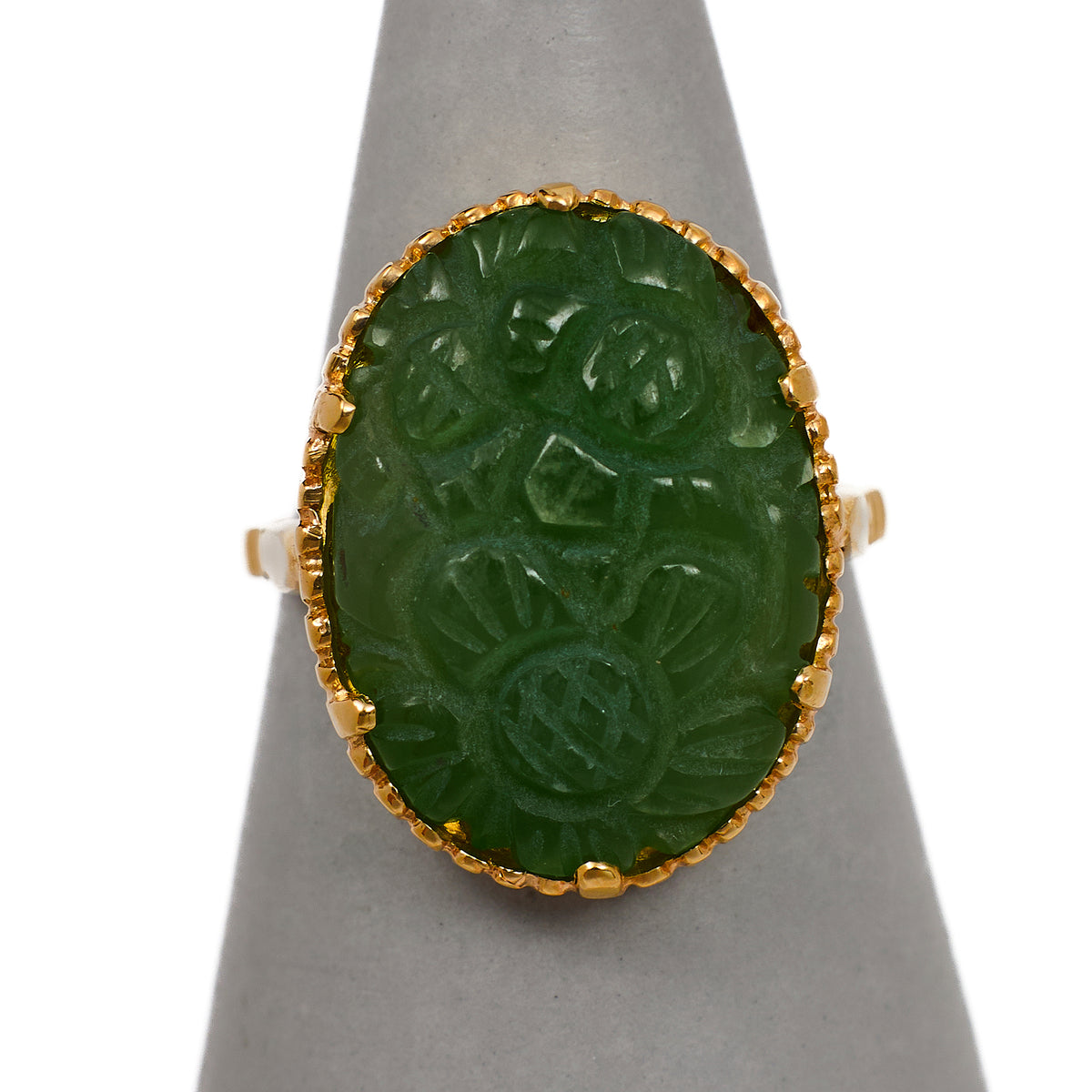 Pre-Owned 9ct Gold Oval Flower Carved Jade Ring Size L.5
