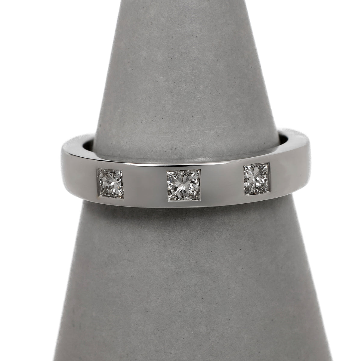 Pre-Owned 18ct White Gold Princess Cut Diamond Band Ring