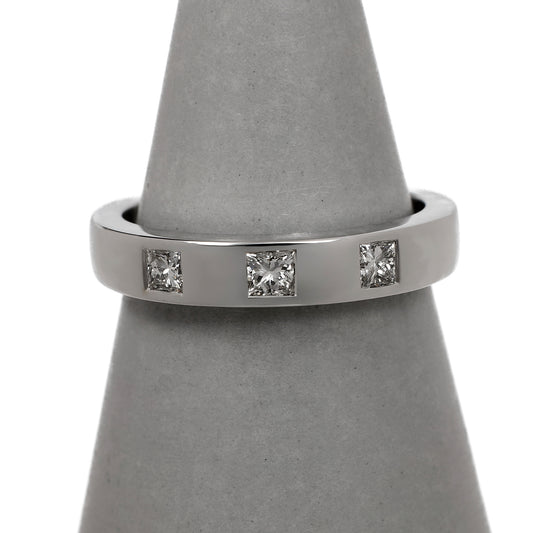 Pre-Owned 18ct White Gold Princess Cut Diamond Band Ring