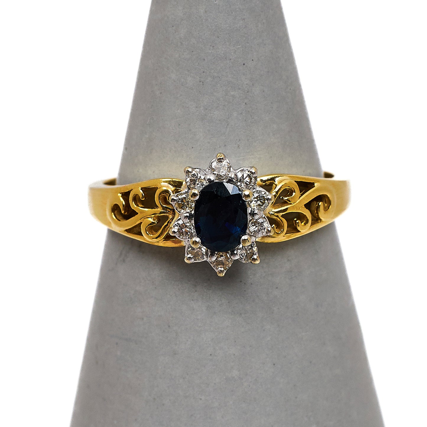 Pre-Owned 9ct Gold Oval Sapphire & Diamond Cluster Ring Size O
