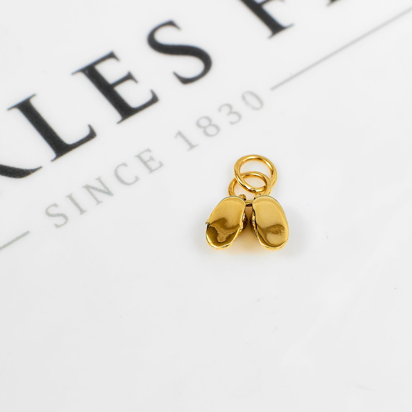 Pre-Owned 9ct Gold Baby Booties Charm