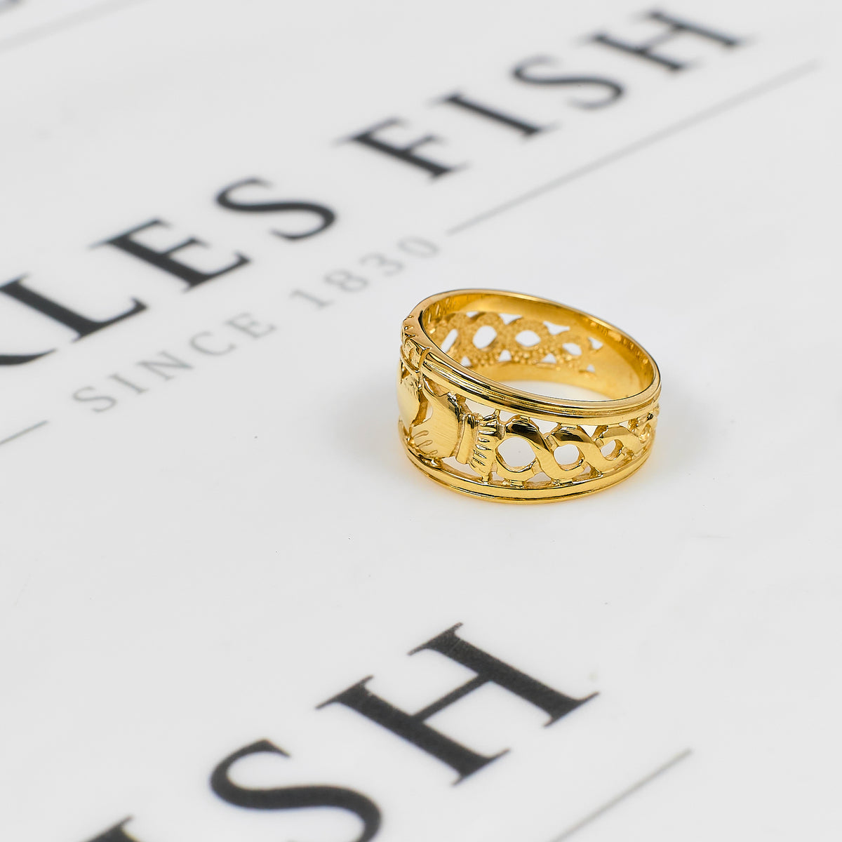 Pre-Owned 9ct Gold Claddagh Band Ring Size Q.5