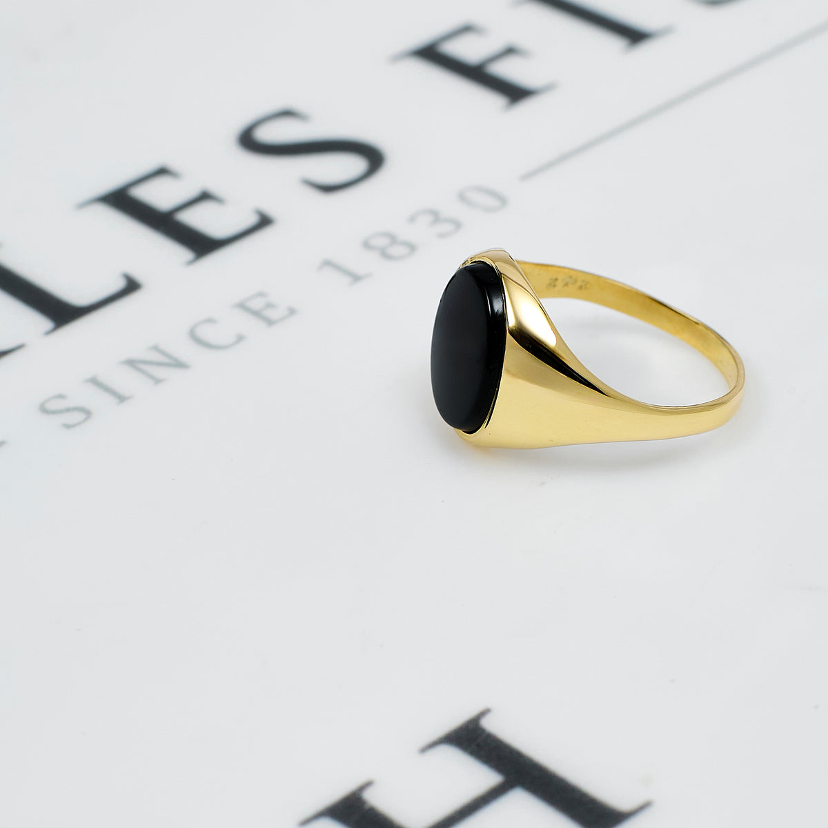 Pre-Owned 9ct Gold Oval Onyx Signet Ring Size M
