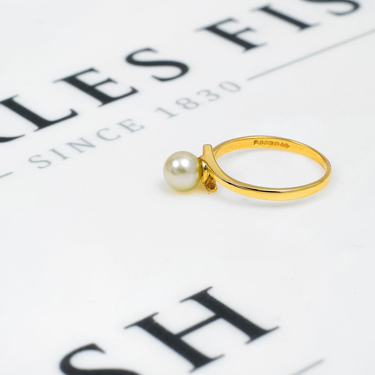 Pre-Owned 9ct Gold Cultured Pearl Ring Size M.5