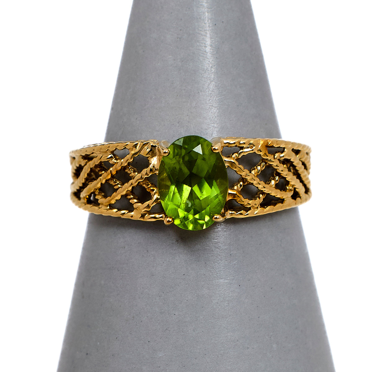 Pre-Owned 9ct Gold Oval Peridot Ring Size P.5
