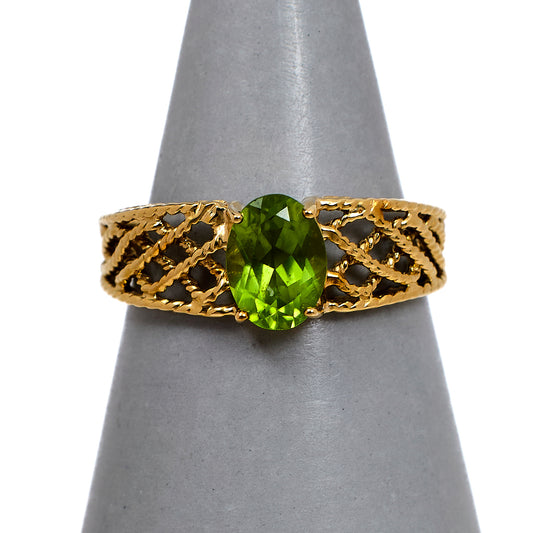 Pre-Owned 9ct Gold Oval Peridot Ring Size P.5