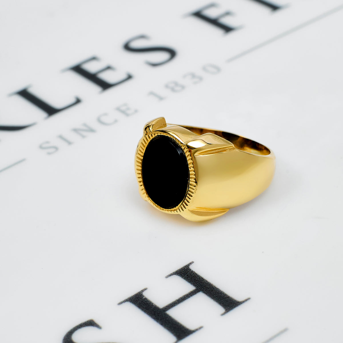 Pre-Owned 9ct Gold Oval Onyx Signet Ring Size P.5