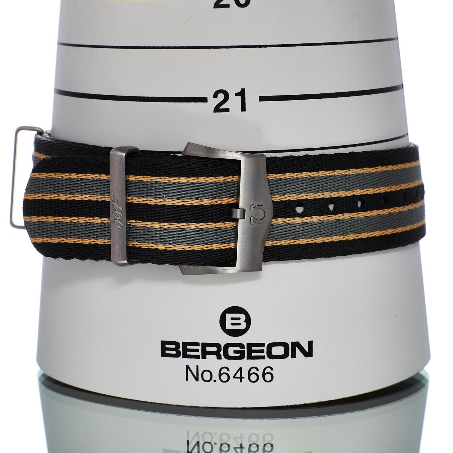 Pre-Owned Omega Seamaster Diver 300M 007 Edition 21092422001001