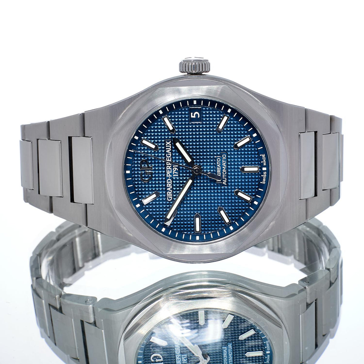 Pre-Owned Girard Perregaux Laureato 81010