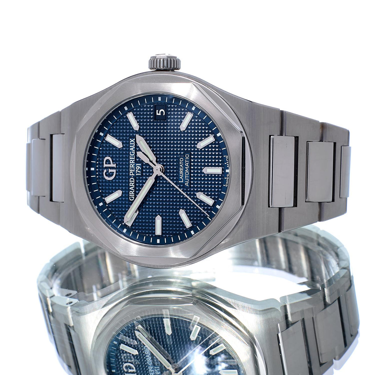 Pre-Owned Girard Perregaux Laureato 81010