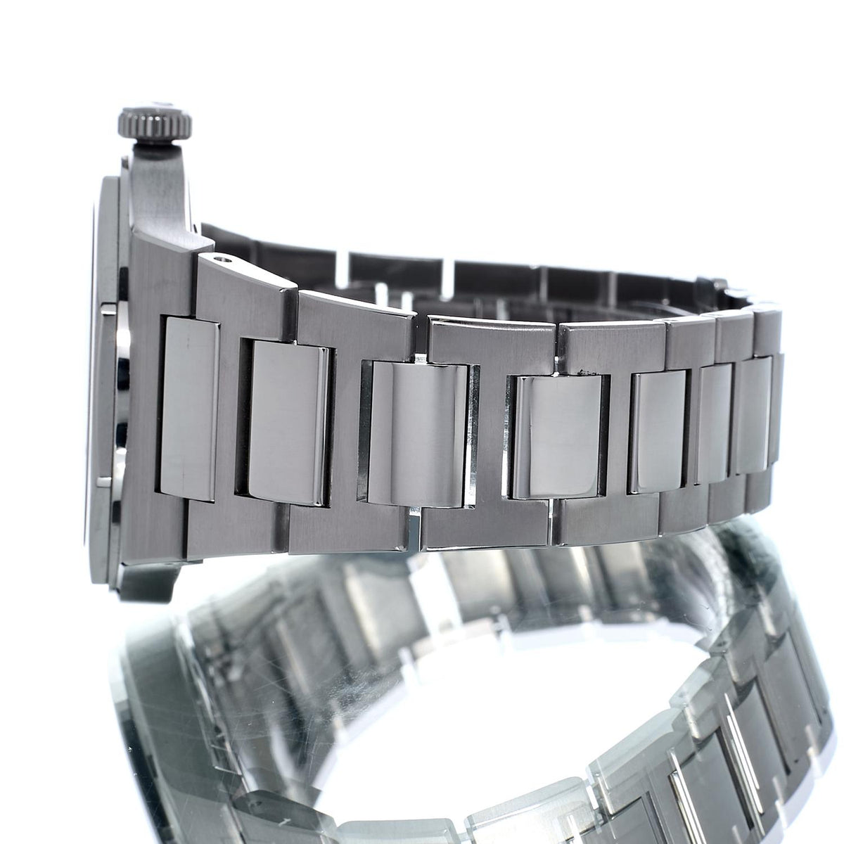 Pre-Owned Girard Perregaux Laureato 81010