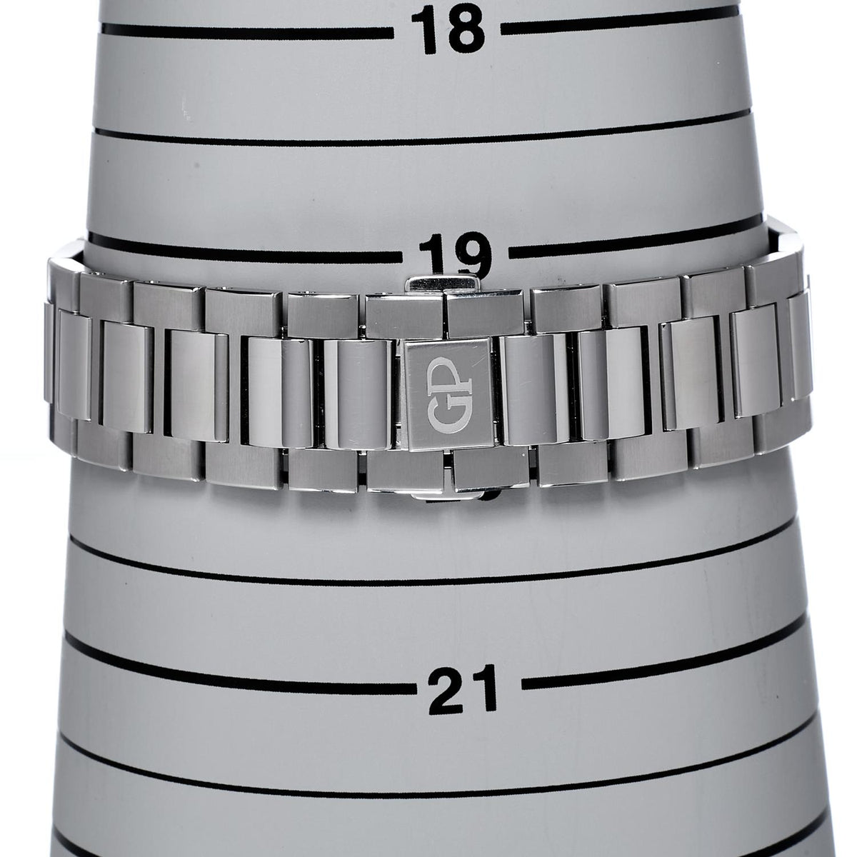 Pre-Owned Girard Perregaux Laureato 81010